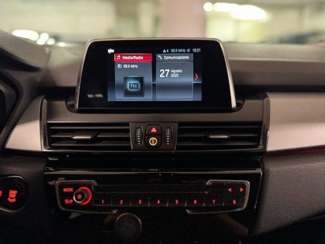 BMW 220 i Active Tourer Advantage automatica