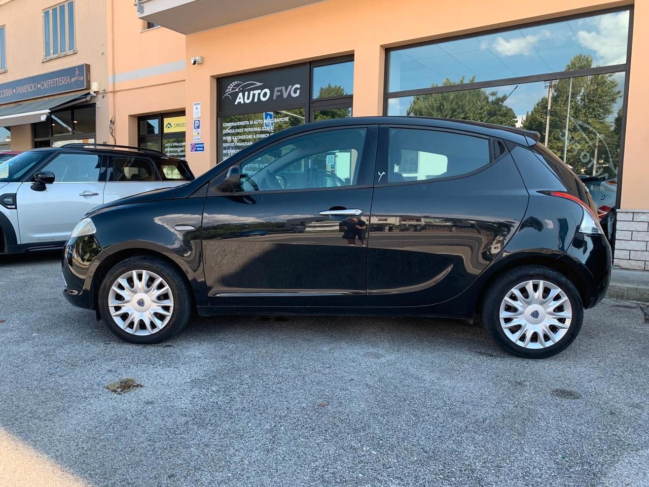 Lancia Ypsilon 1.2 69 CV S&S Silver Neopat.