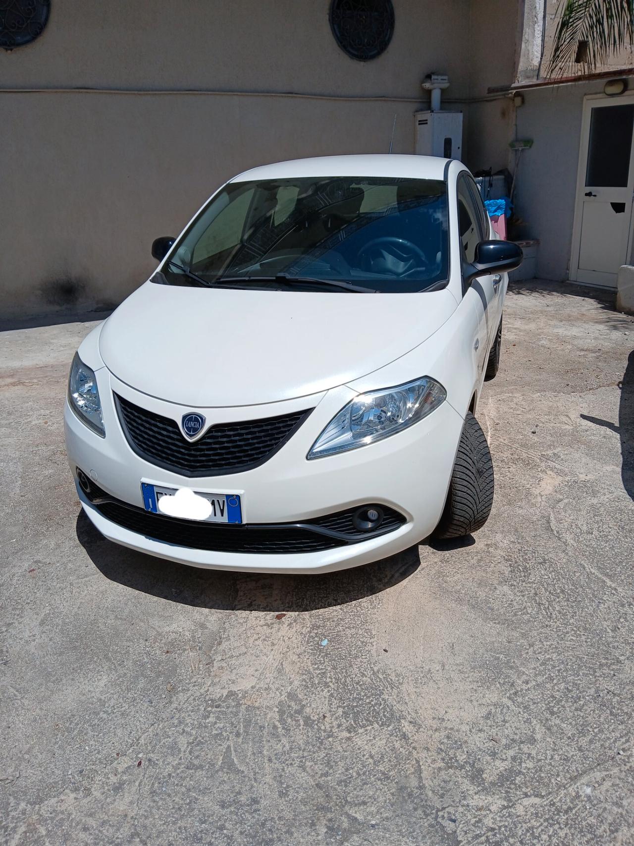 Lancia Ypsilon 1.2 69 CV 5 porte S&S Gold