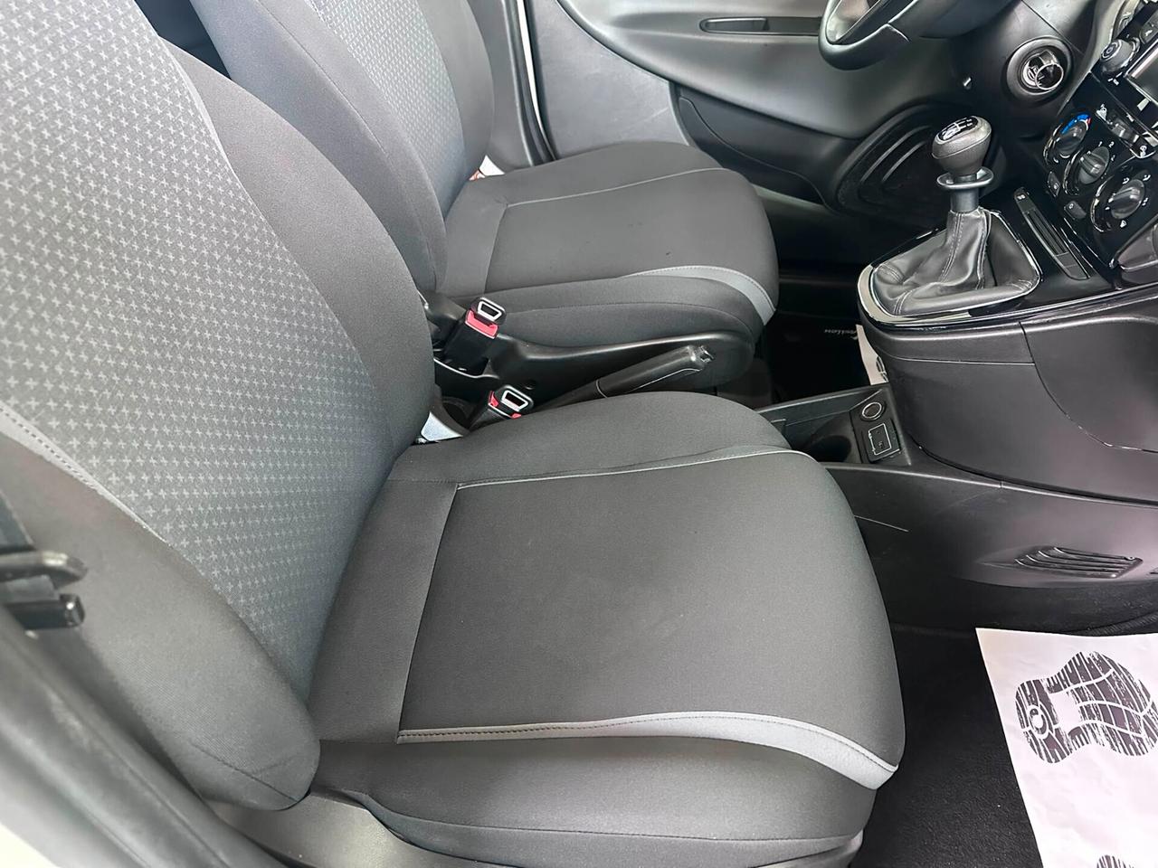 Lancia Ypsilon 1.2 69 CV 5 porte Platinum