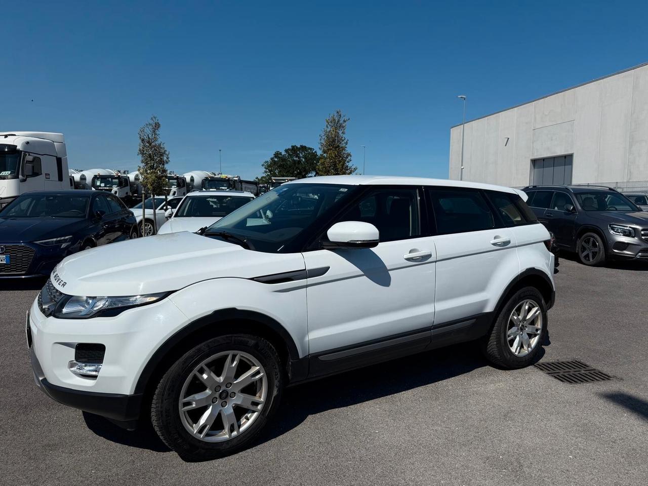 Land Rover Range Evoque 2.2 TD4 5p. Pure
