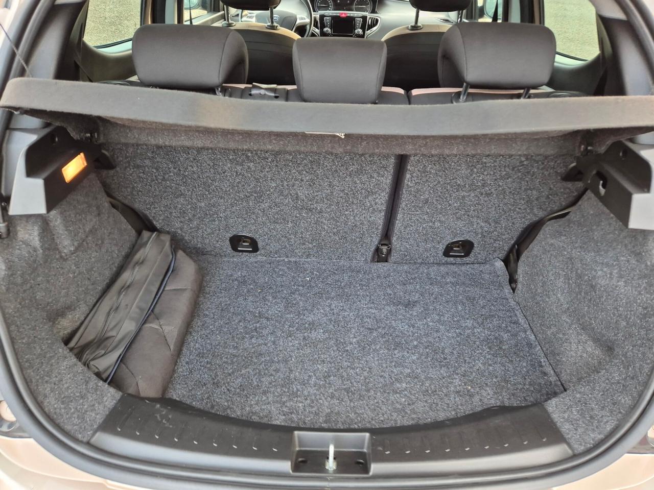 Lancia Ypsilon 1.2 69 CV 5 porte GPL Ecochic Black and Noir