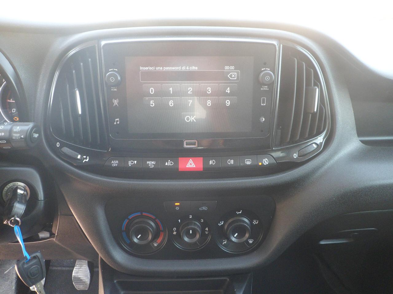 Fiat Doblo 5 posti maxi autocarro