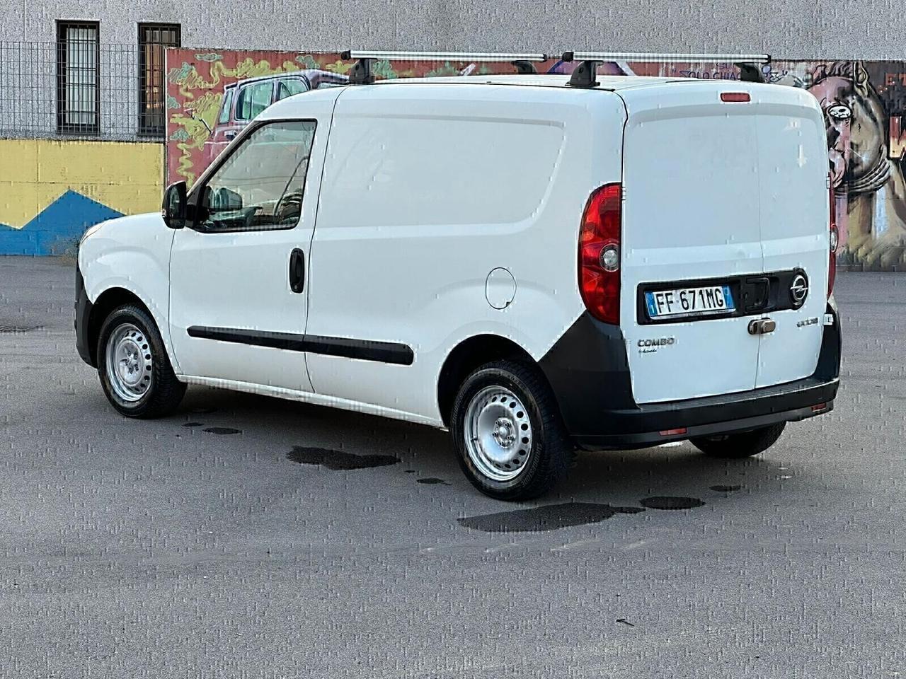 OPEL COMBO ANNO 2017 PRONTO ALL'USO! SUPER PREZZO!