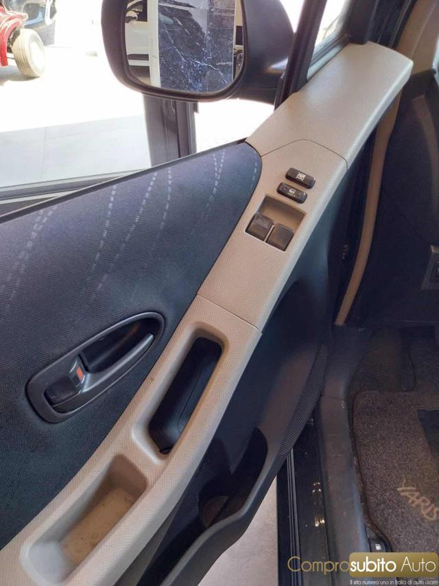 TOYOTA Yaris 1.3 3 porte