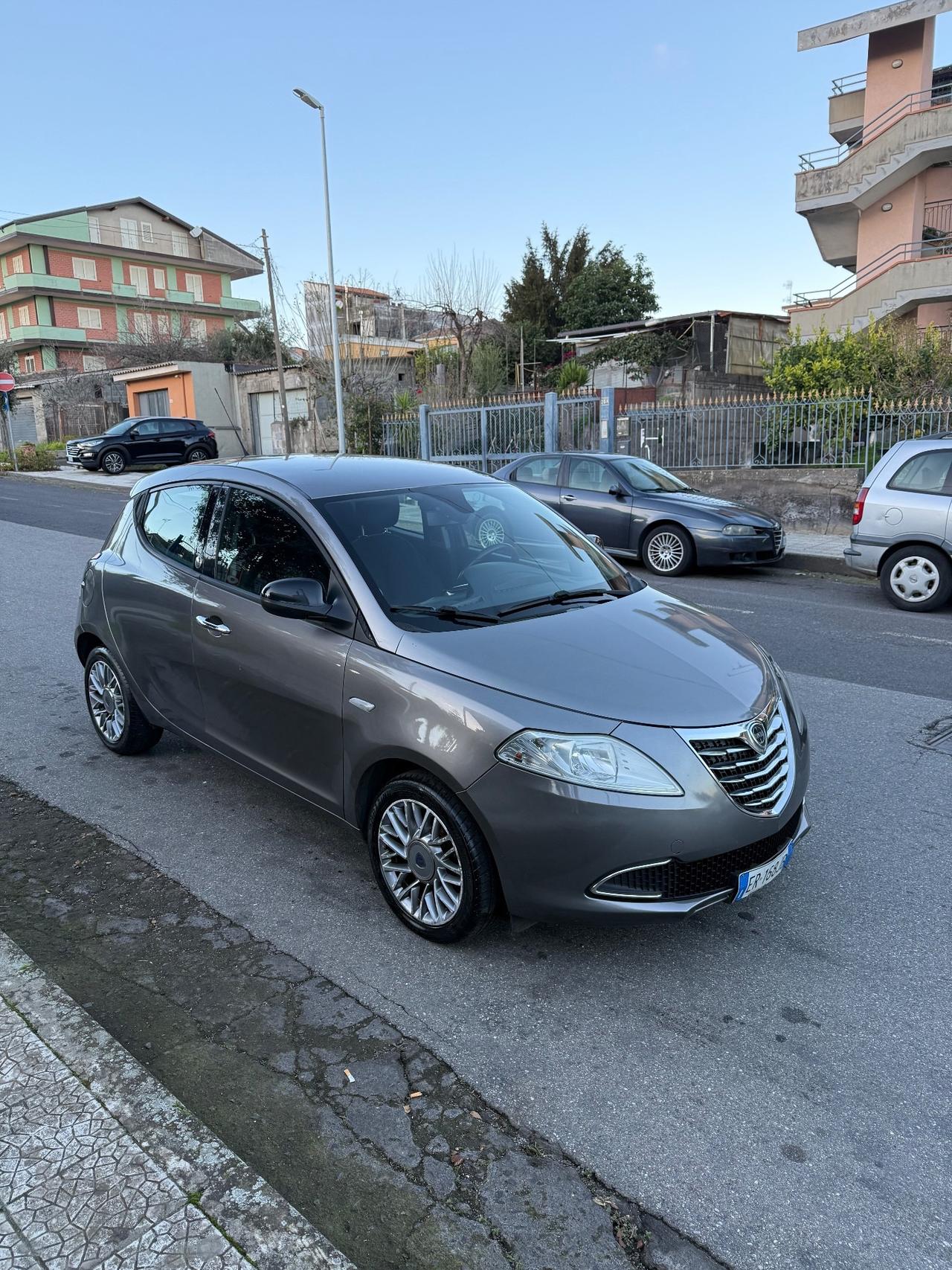 Lancia Ypsilon 1.2 69 CV 5 porte GPL Ecochic Platinum