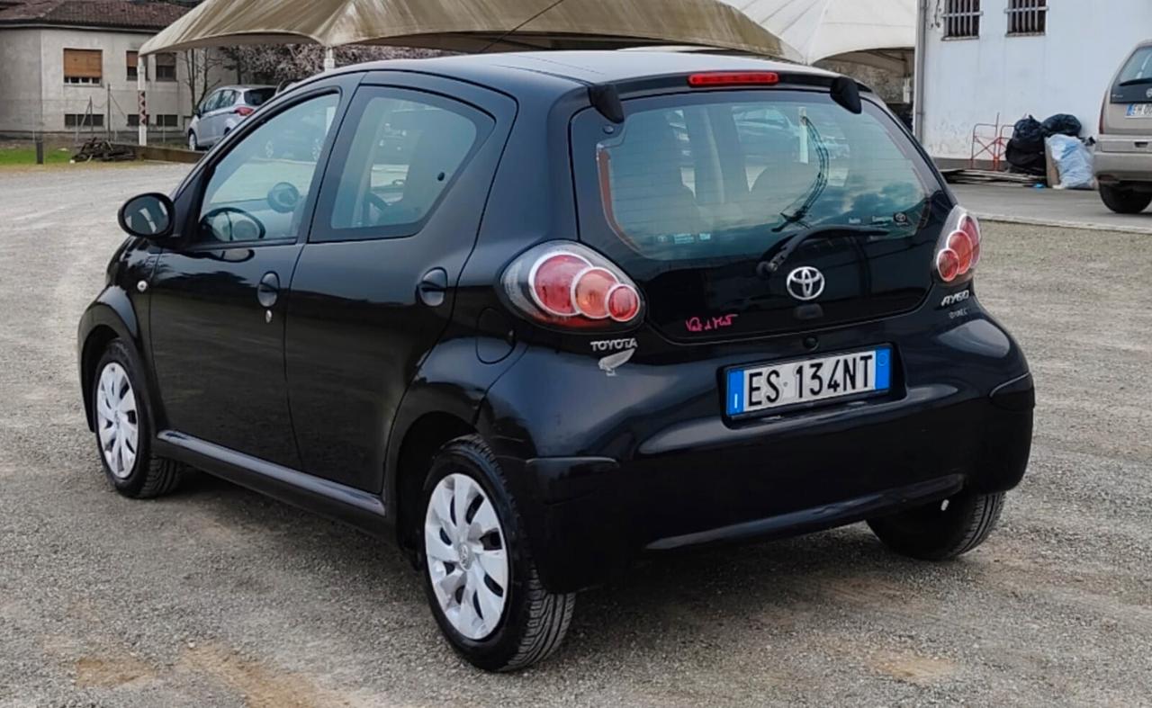 Toyota Aygo 1.0 VVT-i 69 CV 5 porte x-cool