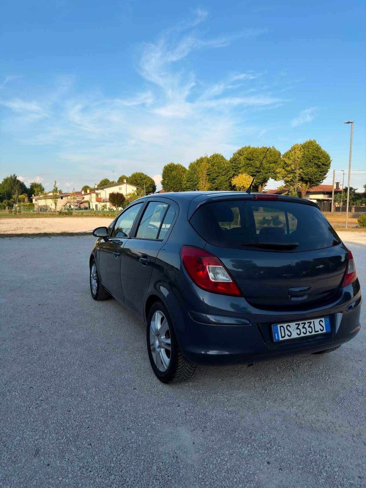 Opel Corsa 1.2 benzina soli 128.000km