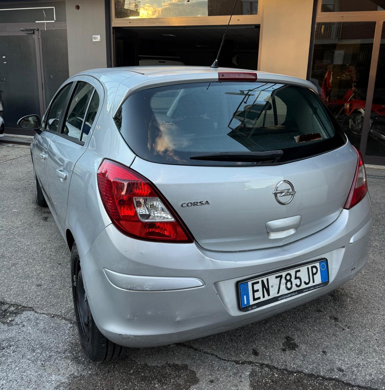 Opel Corsa 1.2 5 porte Sport