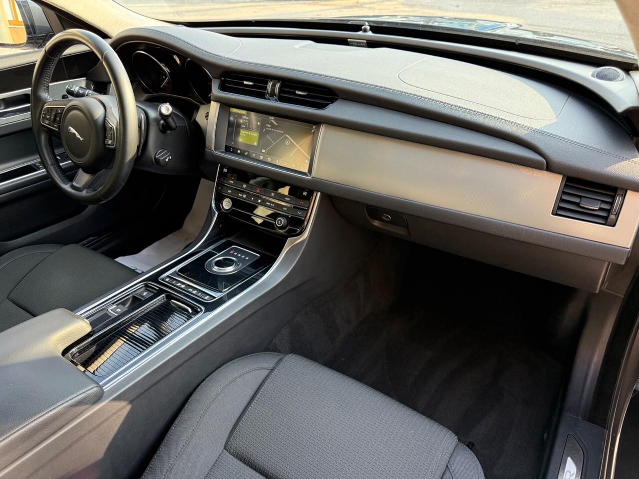 Jaguar XF 2.0 D 163 CV Prestige -Automatica