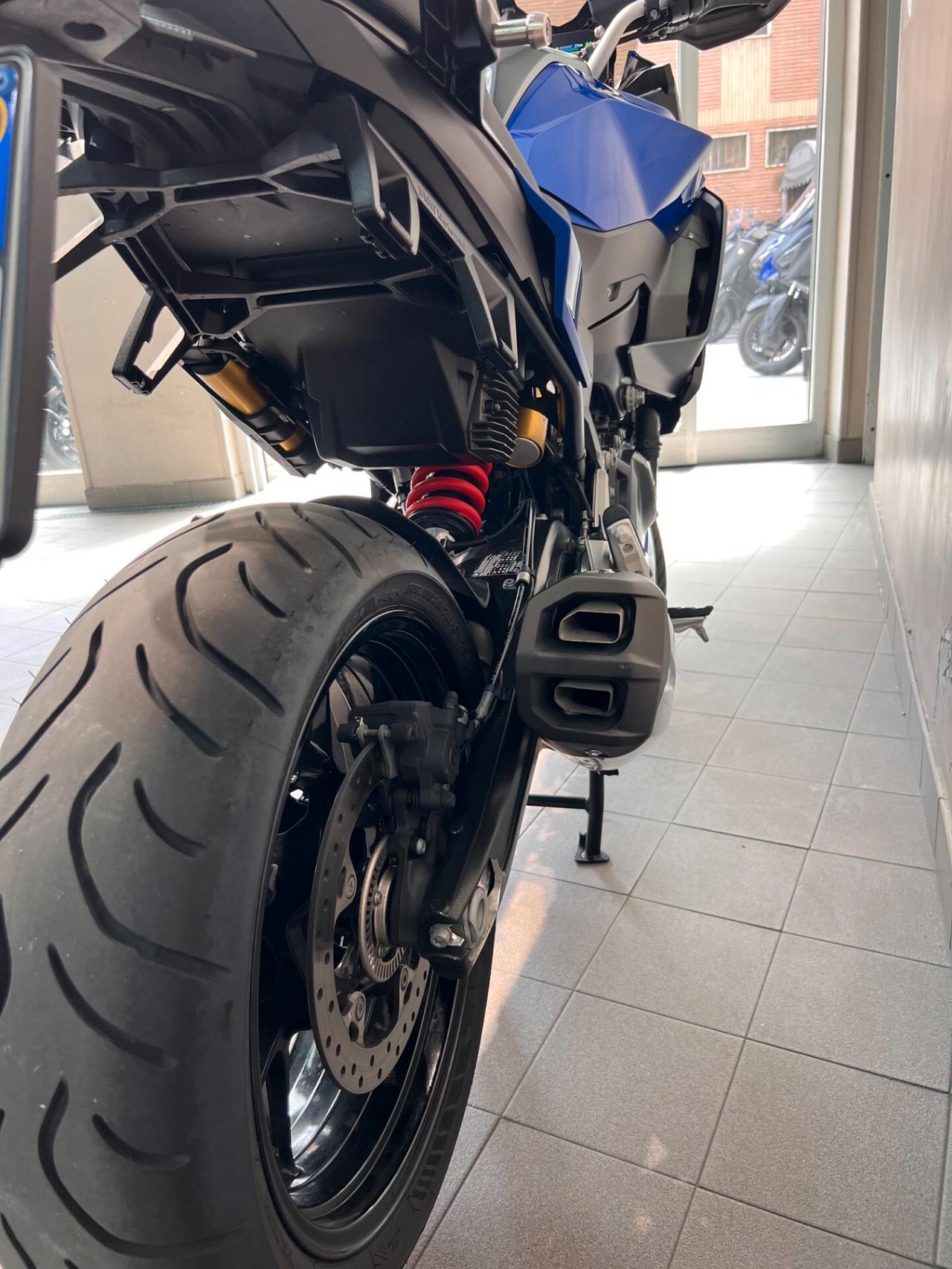 Bmw F 900 XR racing blue metallic