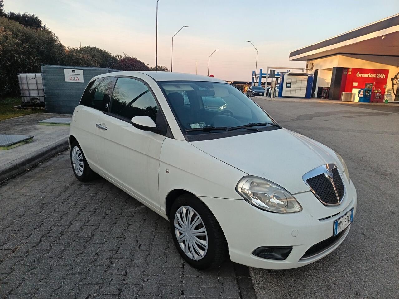Lancia Ypsilon 1.4 Platino Ecochic GPL