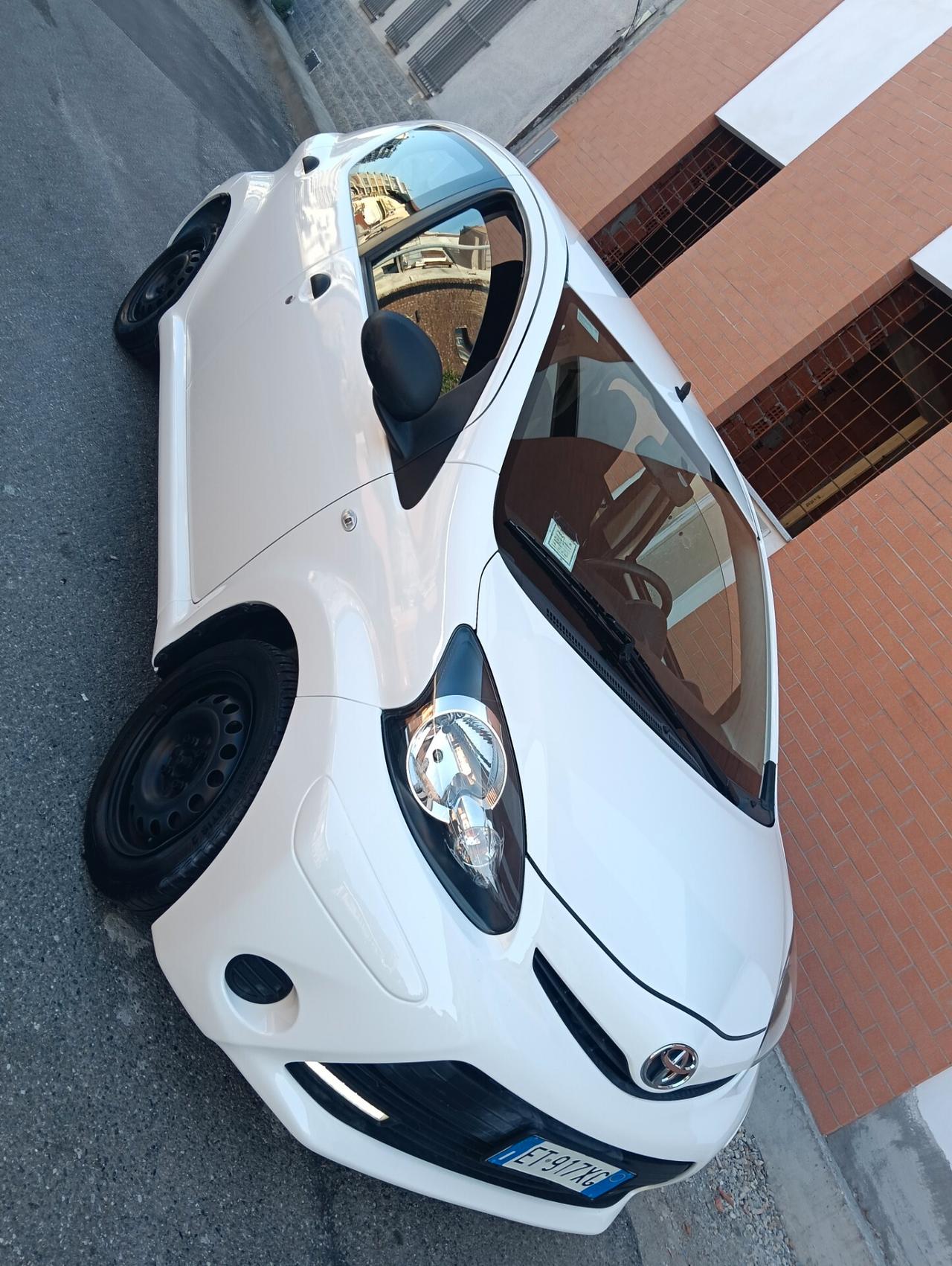 Toyota Aygo 1.0 12V VVT-i 5 porte Cool Soda Connect MMT