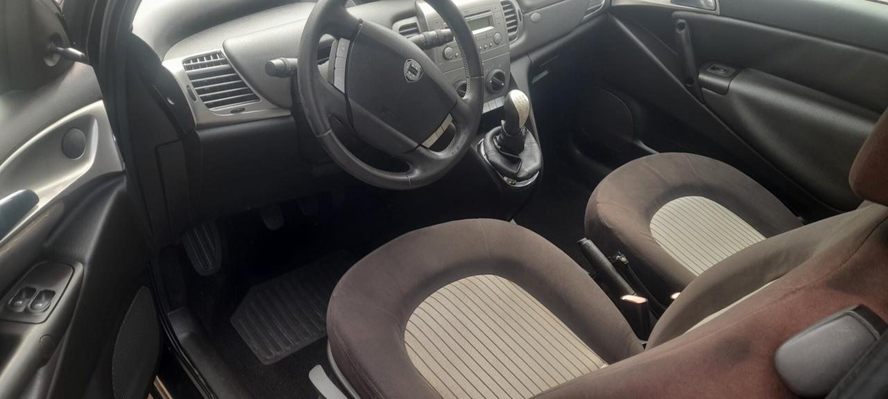 Lancia Ypsilon 1.3 MJT 90 CV Platino