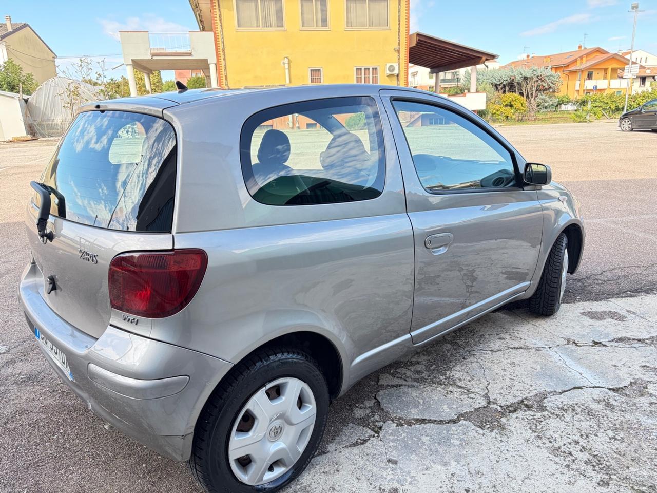 Toyota Yaris 1.3i 16V cat 3 porte Sol Neopatentati