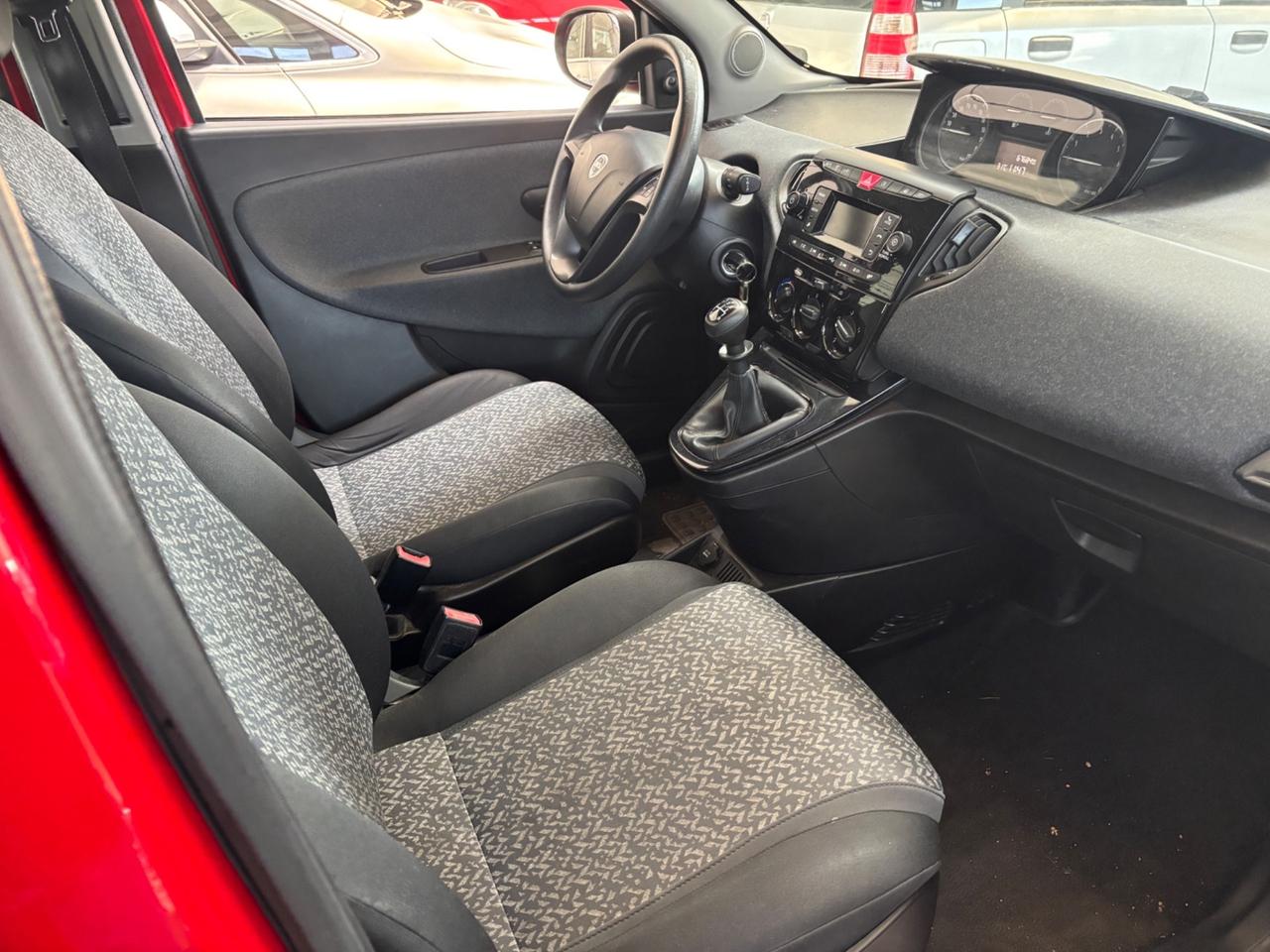 Lancia Ypsilon 1.2 69 CV 5 porte S&S Platinum