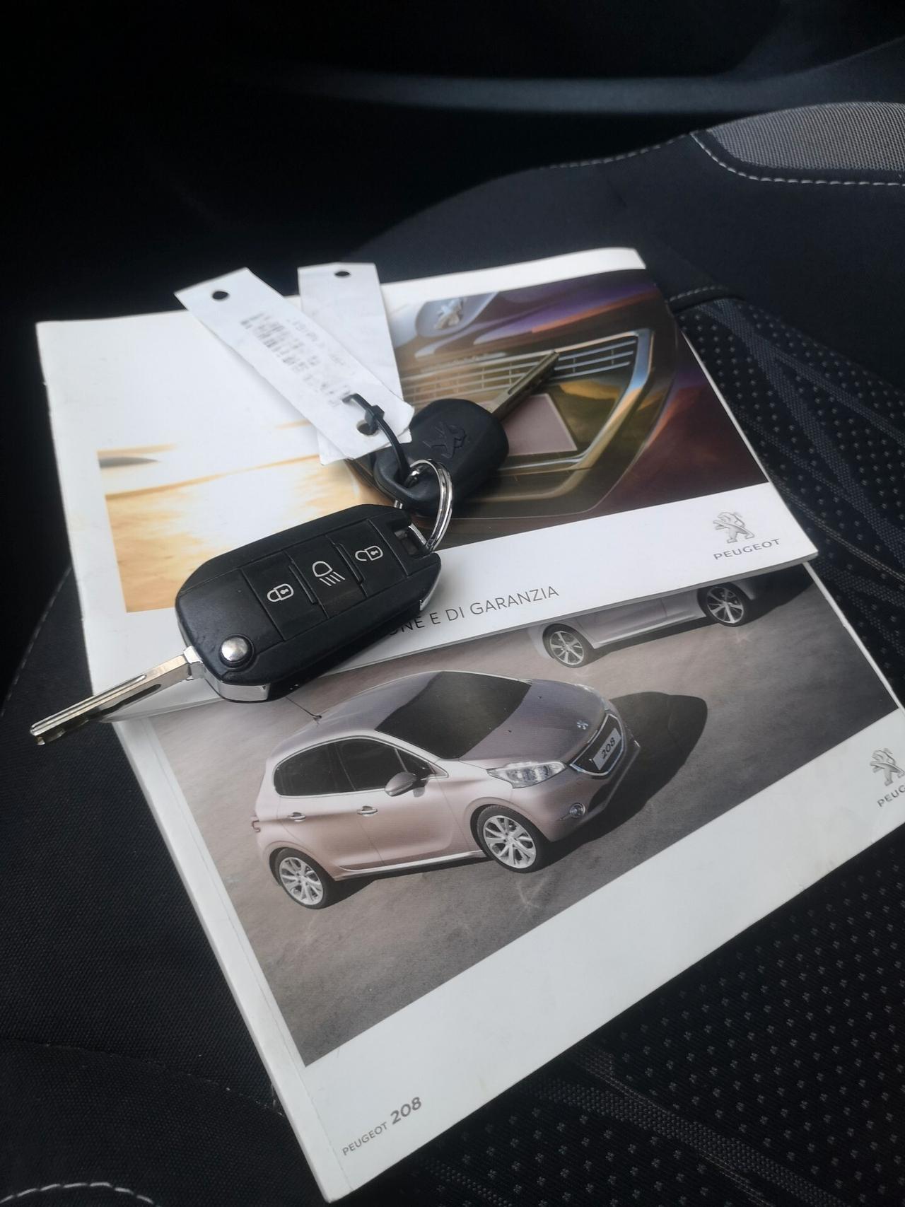 Peugeot 208 1.2 benz - Garanzia 12 Mesi