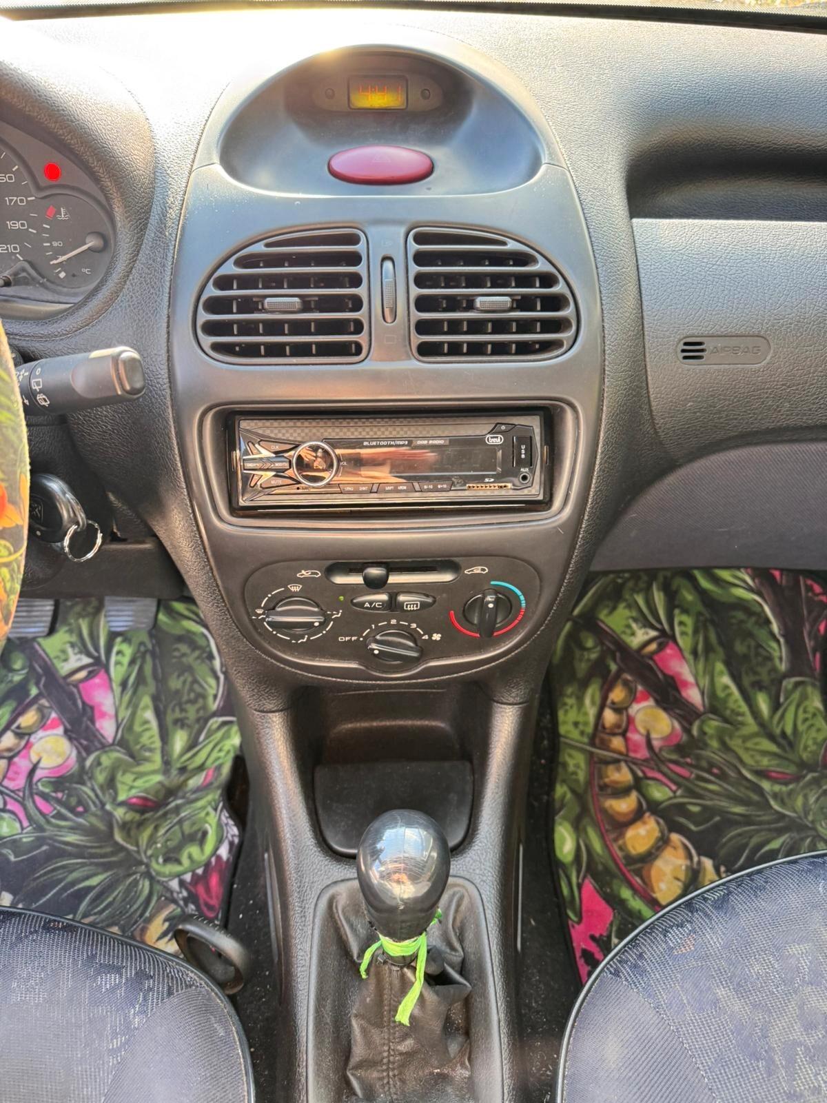 Peugeot 206 1.1 3p. XR