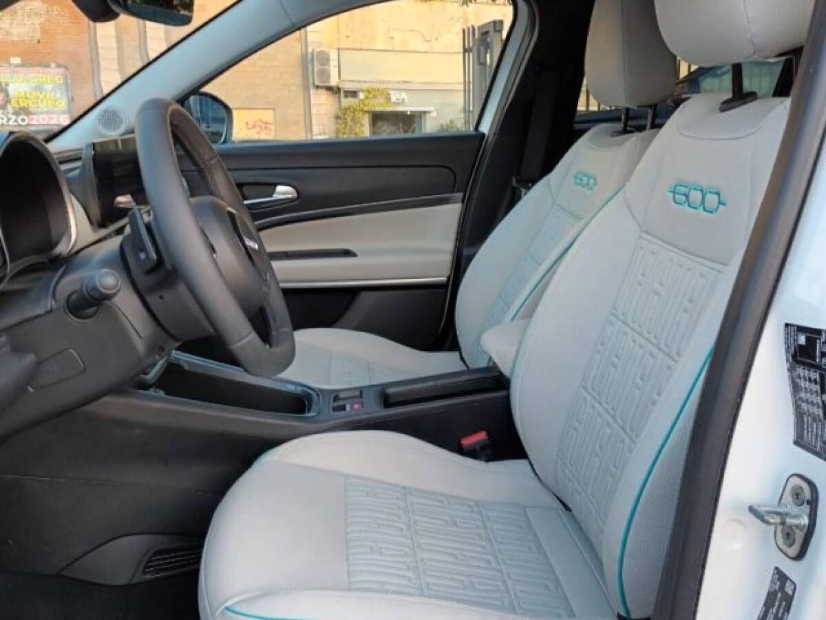 Fiat 600 Hybrid 110 CV DCT MHEV La Prima