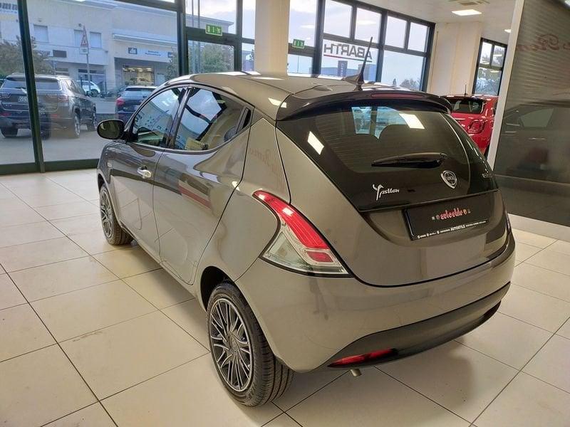 Lancia Ypsilon 1.0 FireFly 5 porte S&S Hybrid Silver Plus