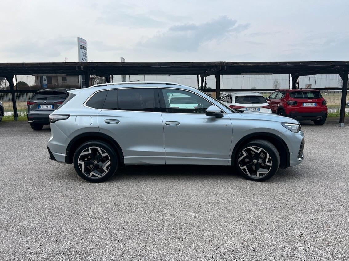 Volkswagen Tiguan 2.0 tdi R-Line Plus 150cv dsg Tetto Gancio Traino