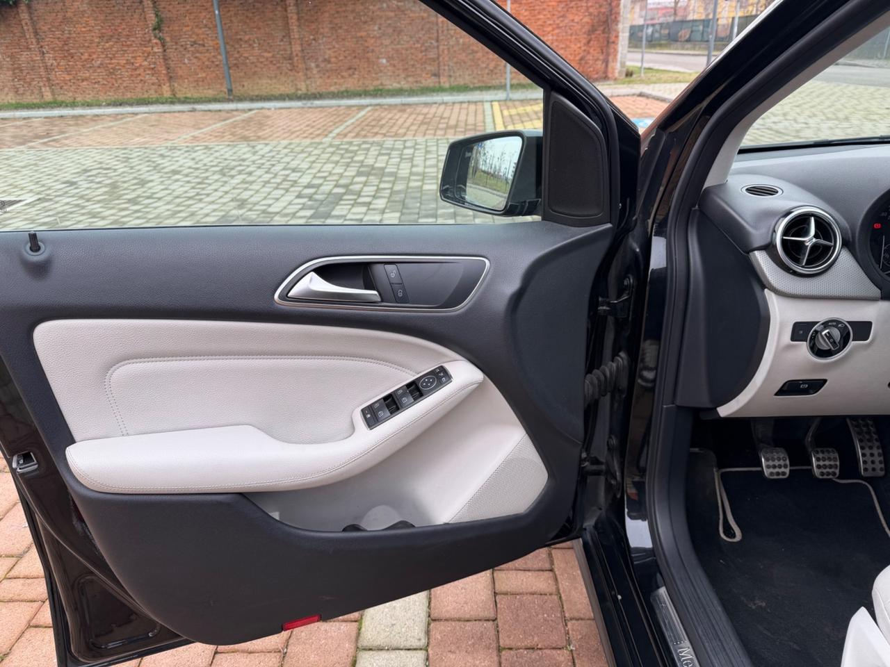 Mercedes-benz B 200 CDI BlueEFFICIENCY Executive