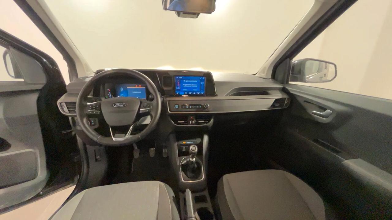 Ford Tourneo Courier 1.0 EcoBoost Titanium