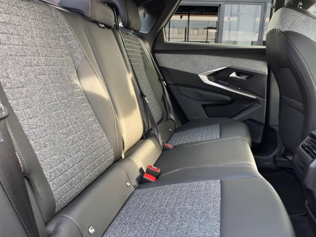 Peugeot 3008 1.2 hybrid Allure 145cv Automatica con Telecamera