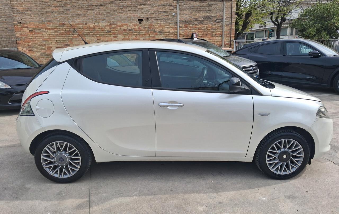 Lancia Ypsilon 0.9 TwinAir 85 CV Cambio Automatico