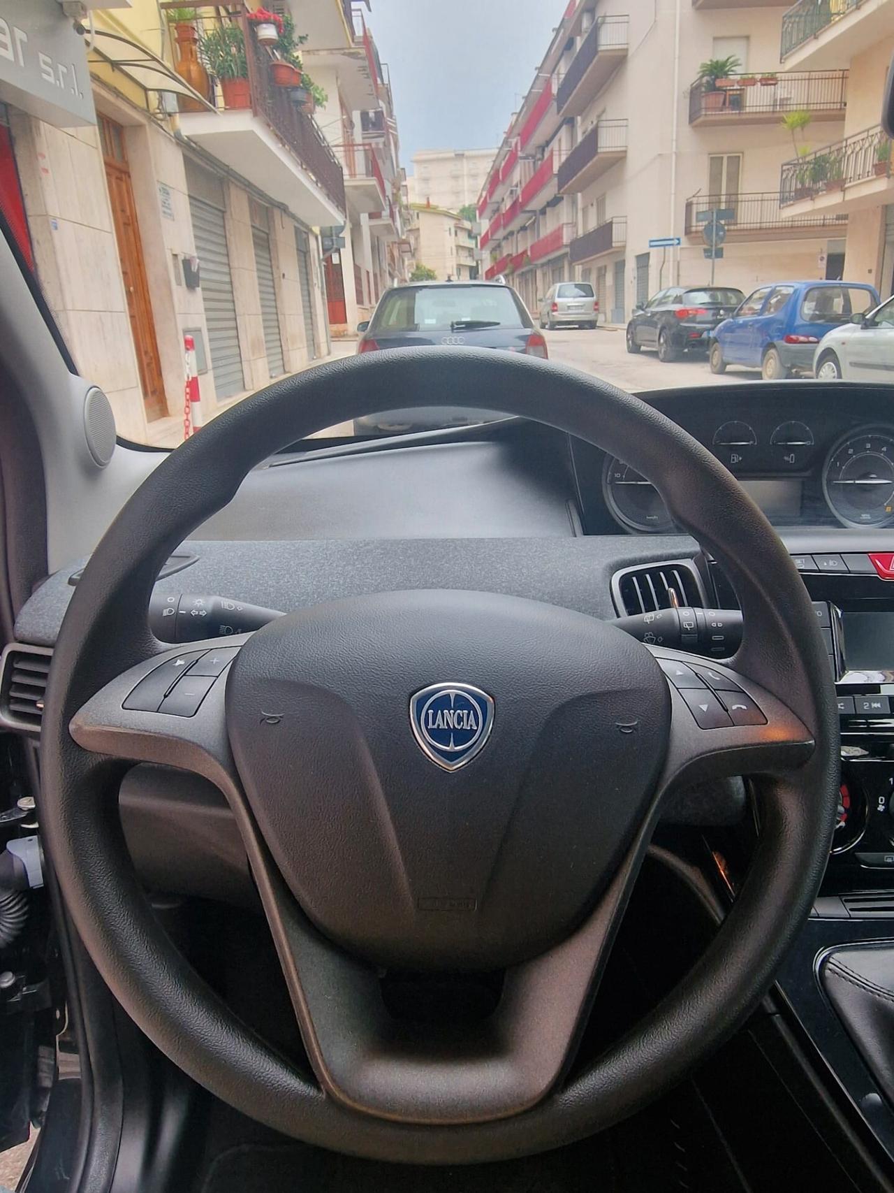 Lancia Ypsilon 1.0 FireFly 5 porte S&S Hybrid UnYca