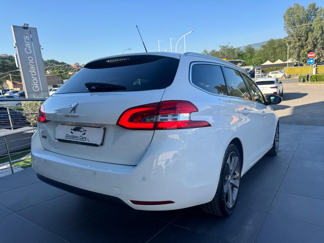 Peugeot 308 BlueHDi 120 S&S EAT6 SW Allure automatica in garanzia e