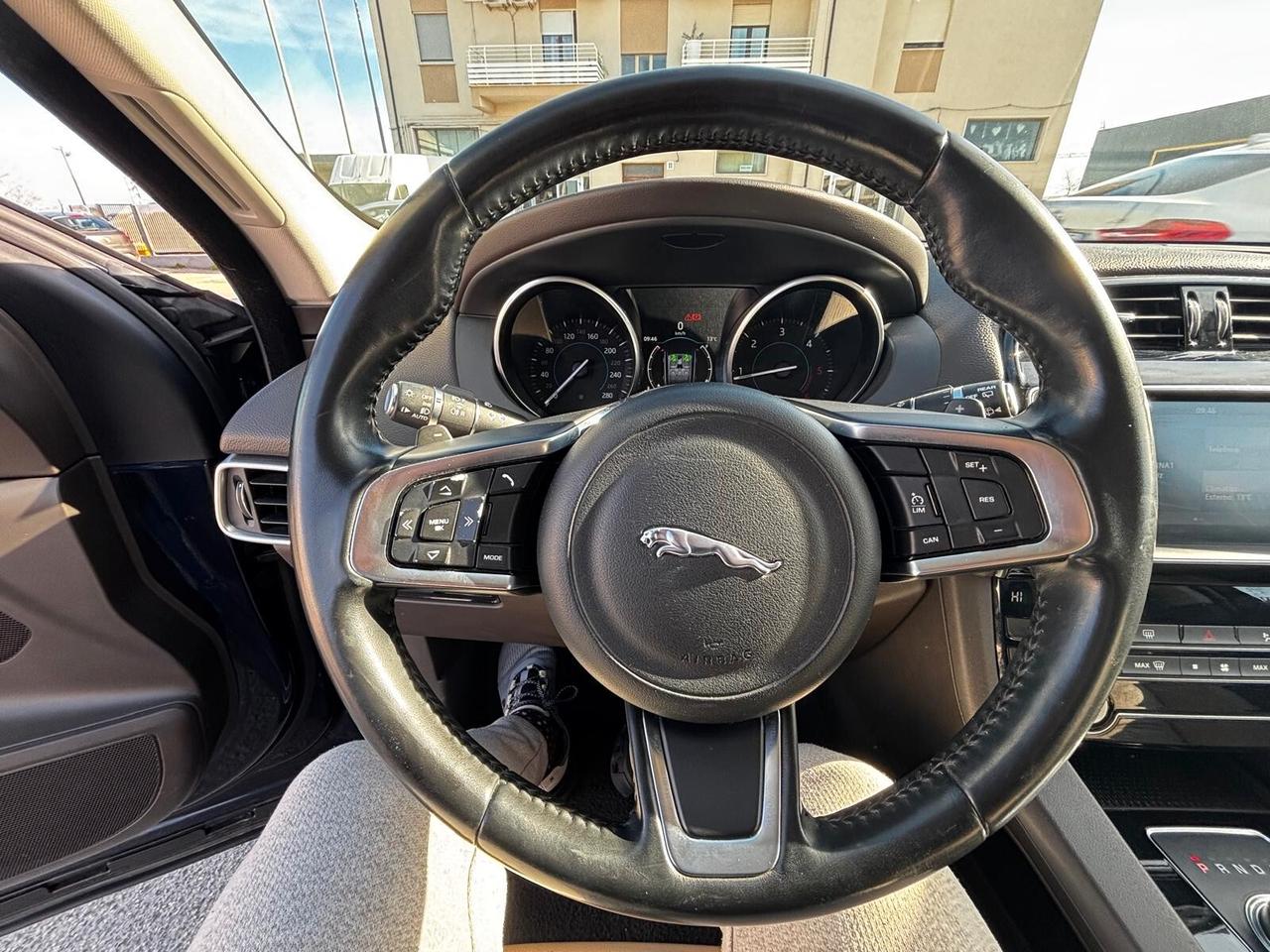 Jaguar F-Pace 2.0 D 180 CV AWD Prestige