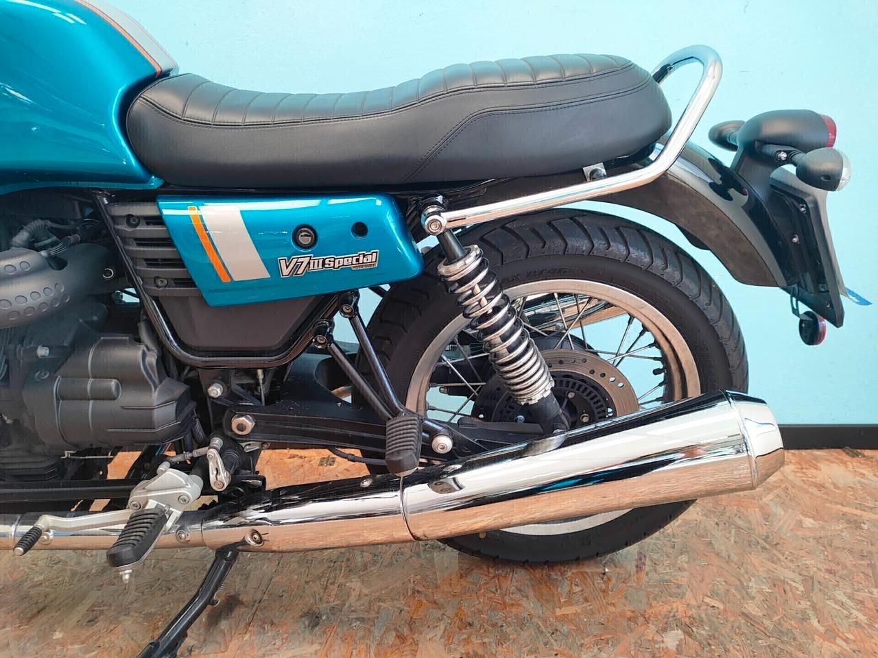 Moto Guzzi V7 III Custom: Eleganza e Performnce