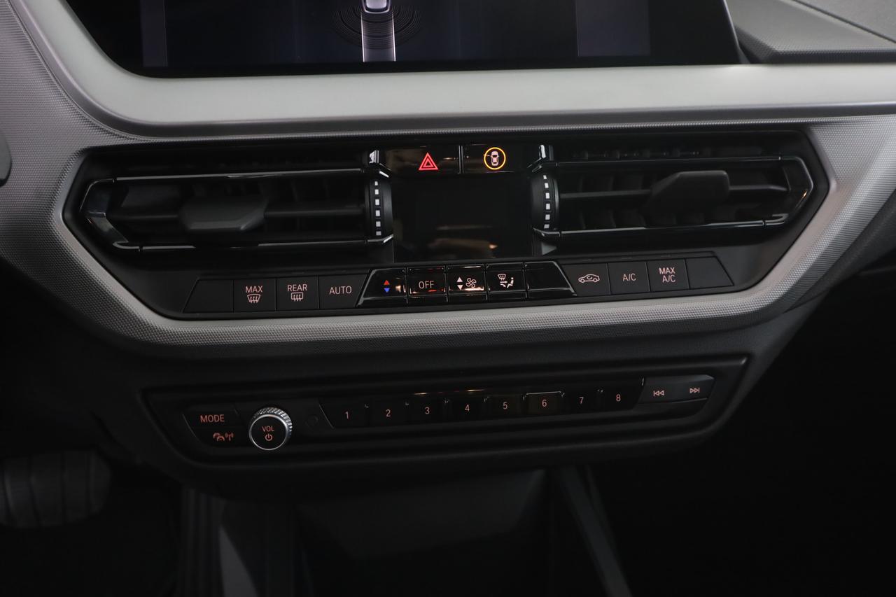 BMW Serie 1 (F40) 118d 5p. Business Advantage
