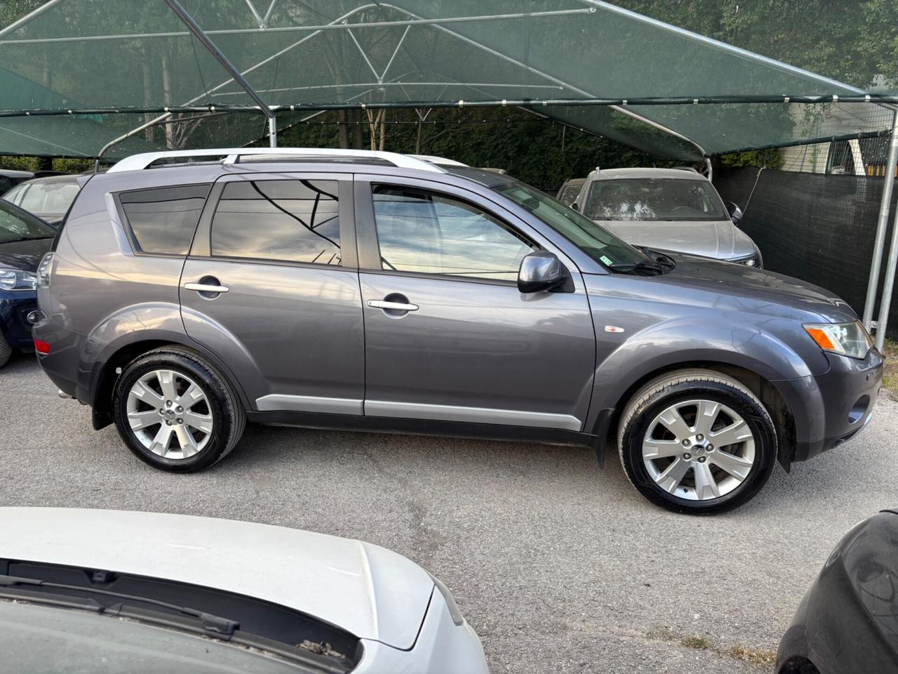 Mitsubishi Outlander 2.2 DI-D 7 posti 4x4