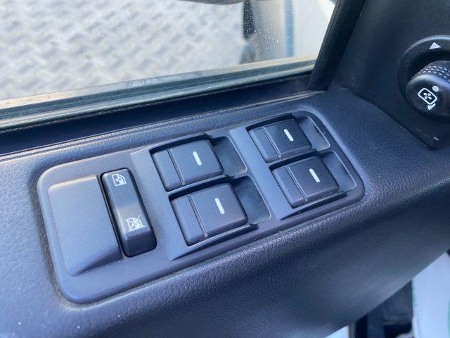 LAND ROVER Discovery 3 2.7 TDV6 HSE 7 POSTI