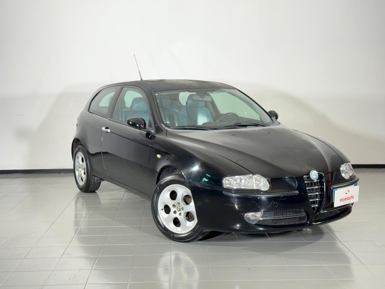 Alfa Romeo 147 1.6i 16V Twin Spark cat 3p. Distinctive