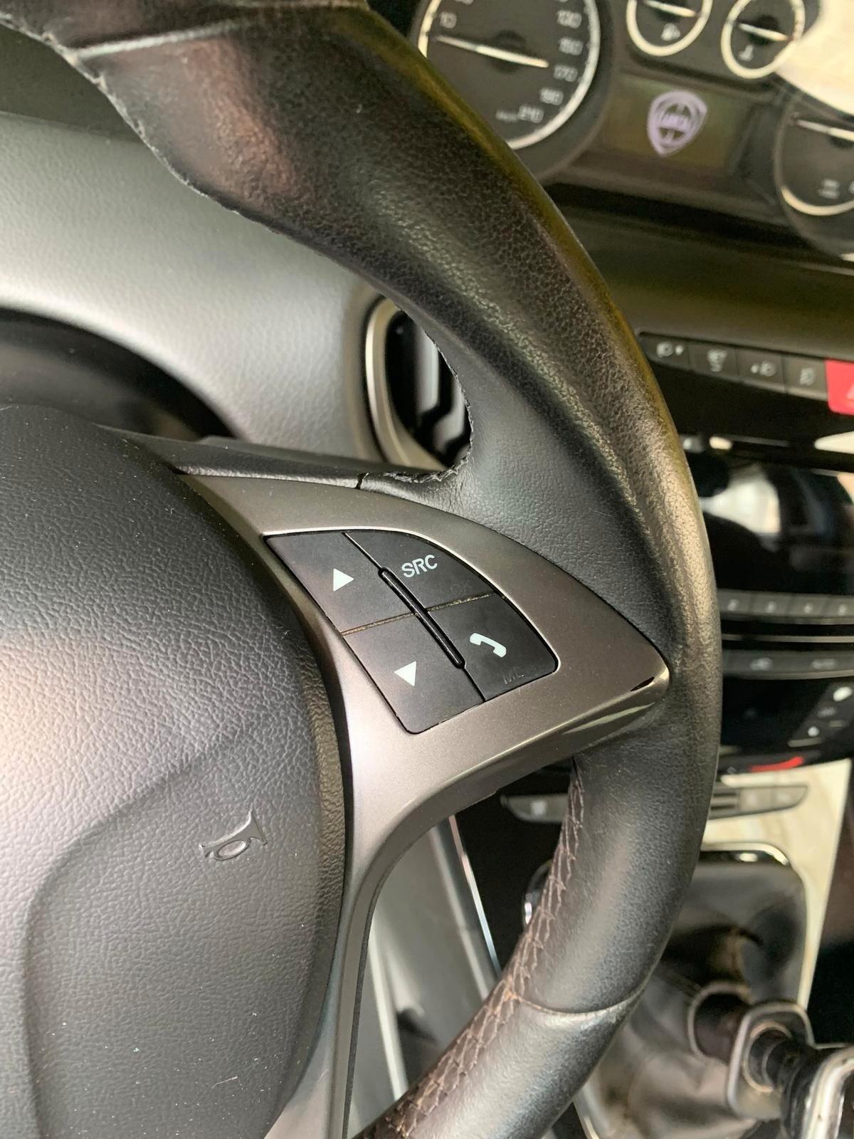Lancia Ypsilon 0.9 TwinAir 85 CV 5 porte S&S Gold