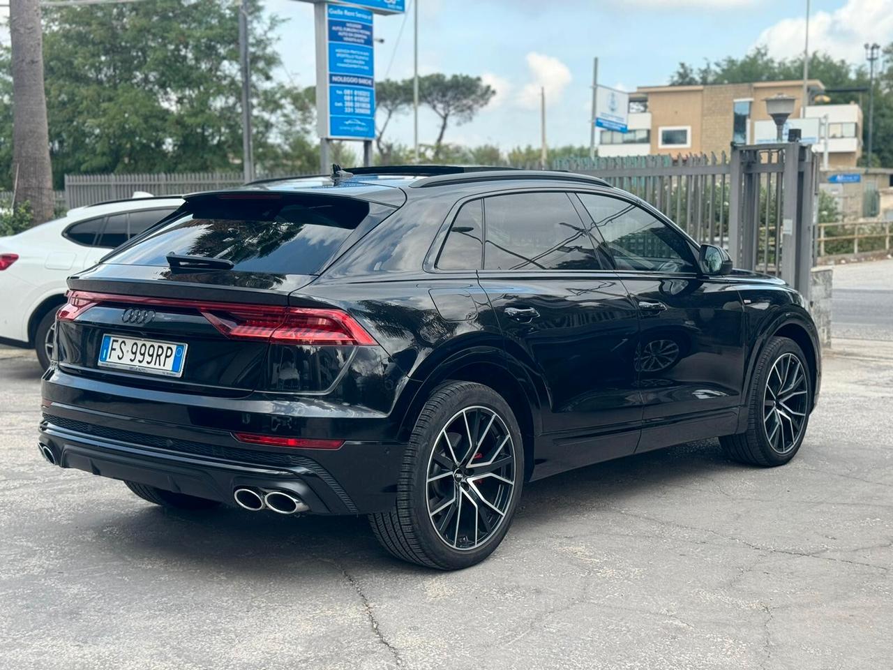 Audi Q8 50 TDI 286 CV TOTAL BLACK