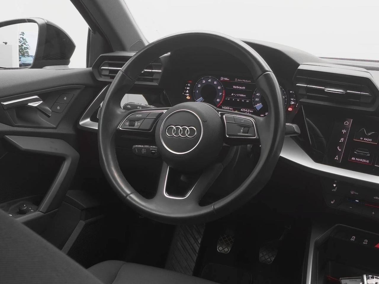 Audi A3 SPB 30 TFSI Business Advanced