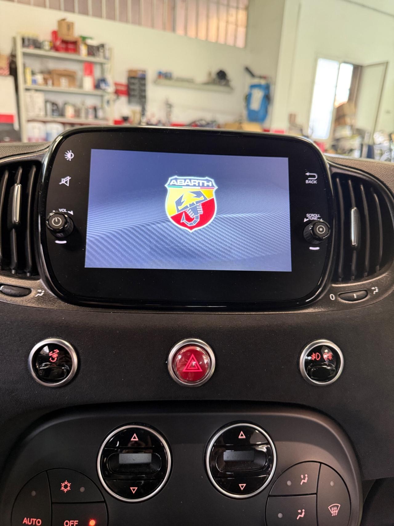 Abarth 695 1.4 Turbo T-Jet 180 CV. ESSEESSE