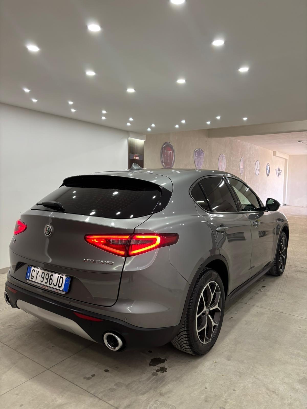 Alfa Romeo Stelvio 2.2 Turbodiesel 210 CV AT8 Q4 Super