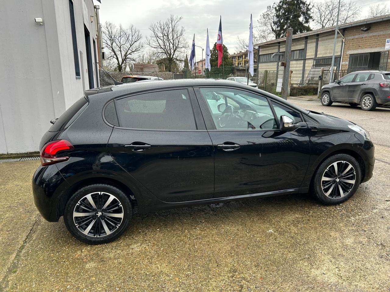 Peugeot 208 BlueHDi 100 S&S 5 porte Signature