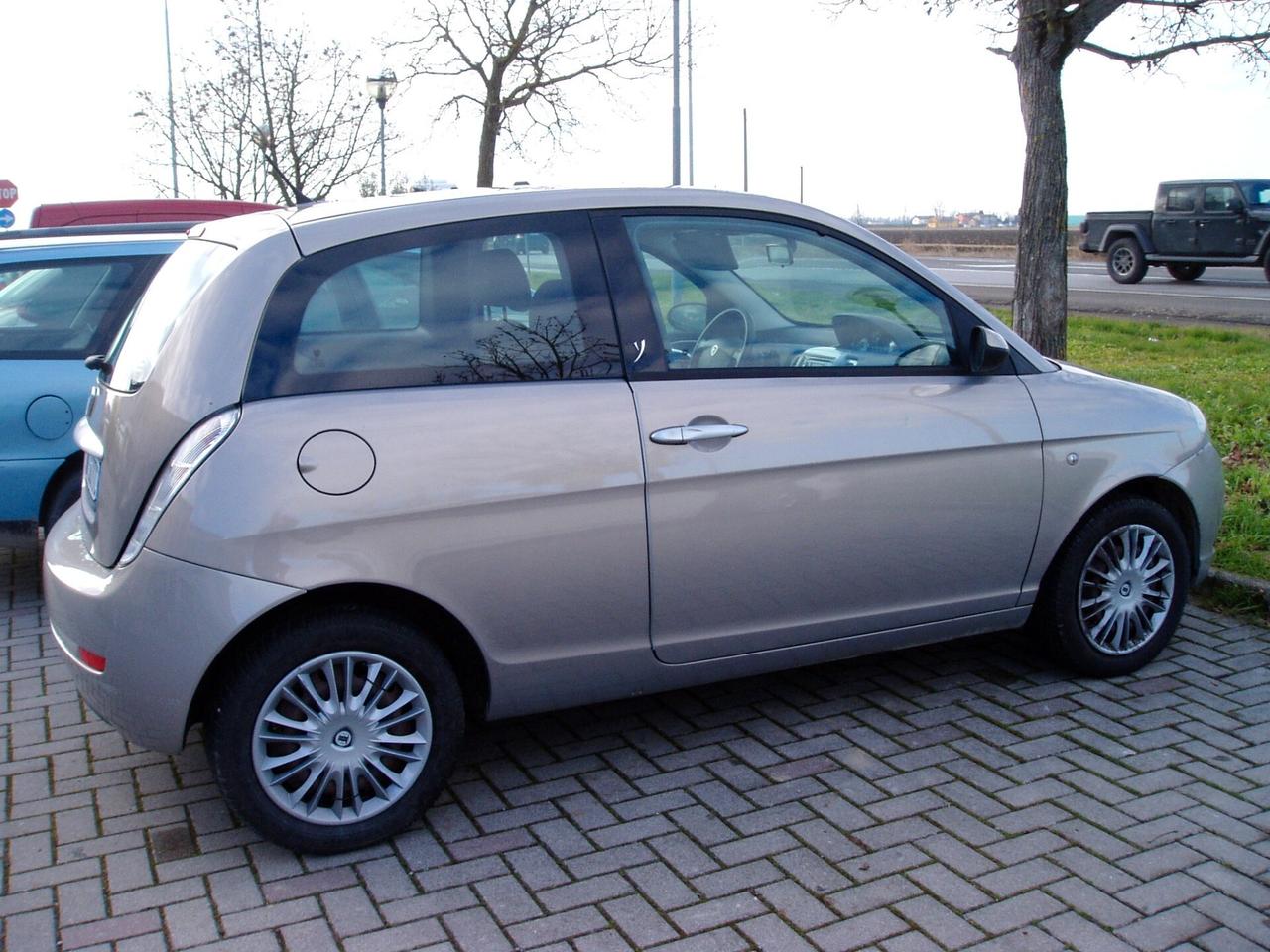 Lancia Ypsilon 1.2 Argento