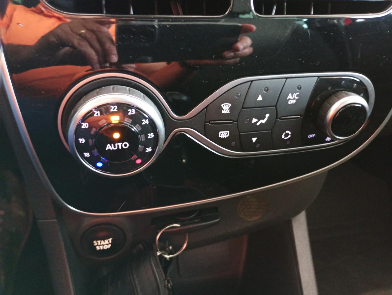 Renault Clio TCe 12V 90CV Start&Stop 5 porte - LIMITED - NEOPATENTATI -
