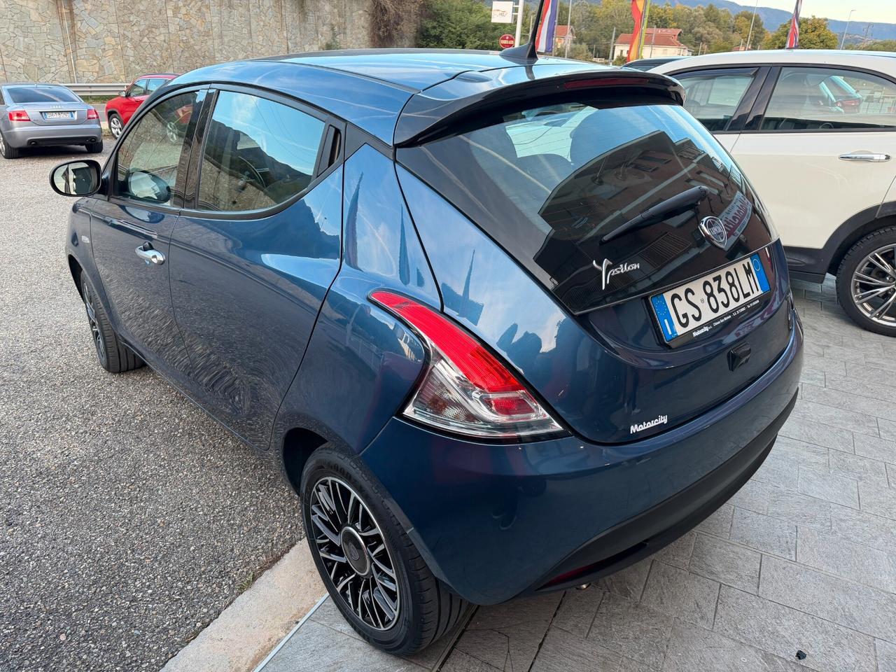 Lancia Ypsilon 1.0 FireFly 5 porte S&S Hybrid Gold