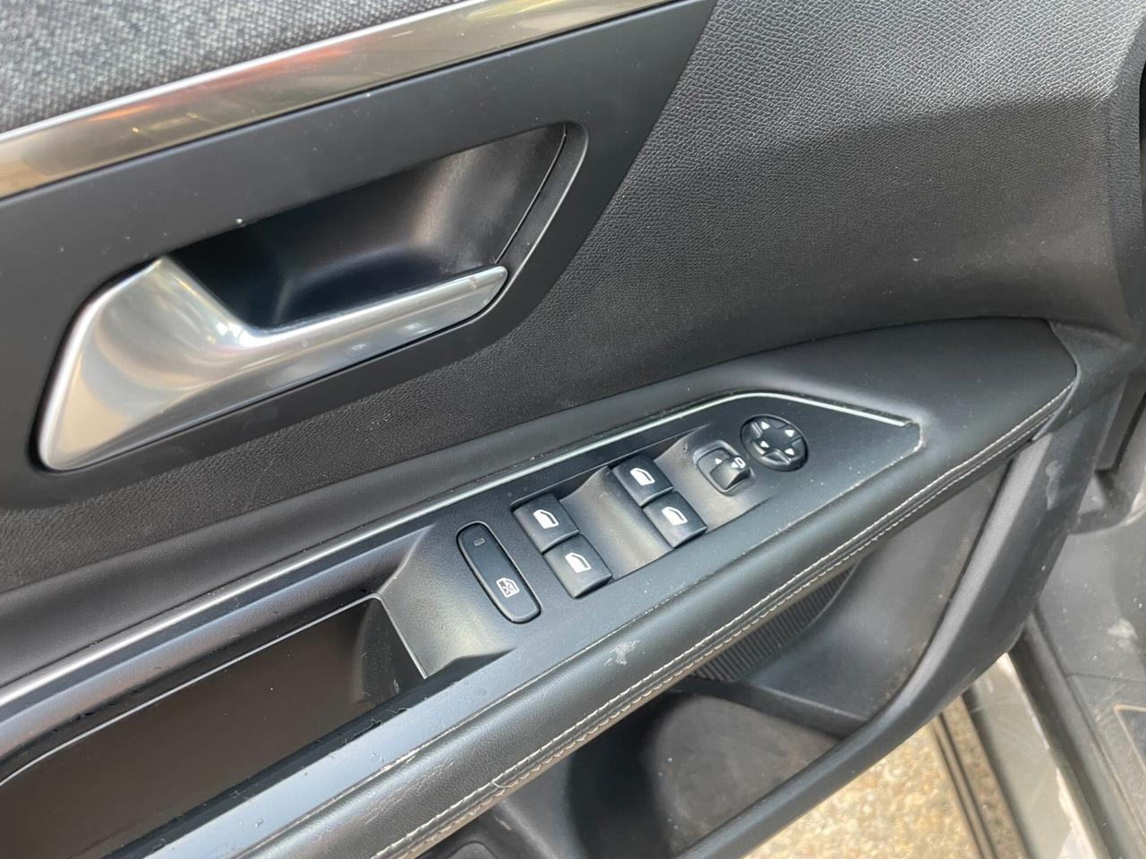 Peugeot 3008 BlueHDi 120 EAT6 S&S Allure DISTRIBUZIONE NUOVA