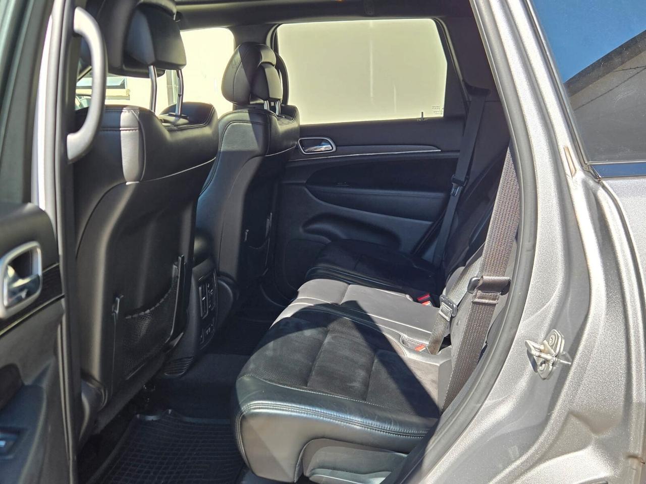 Jeep Grand Cherokee 3.0 V6 CRD 250 Multijet II S Model full