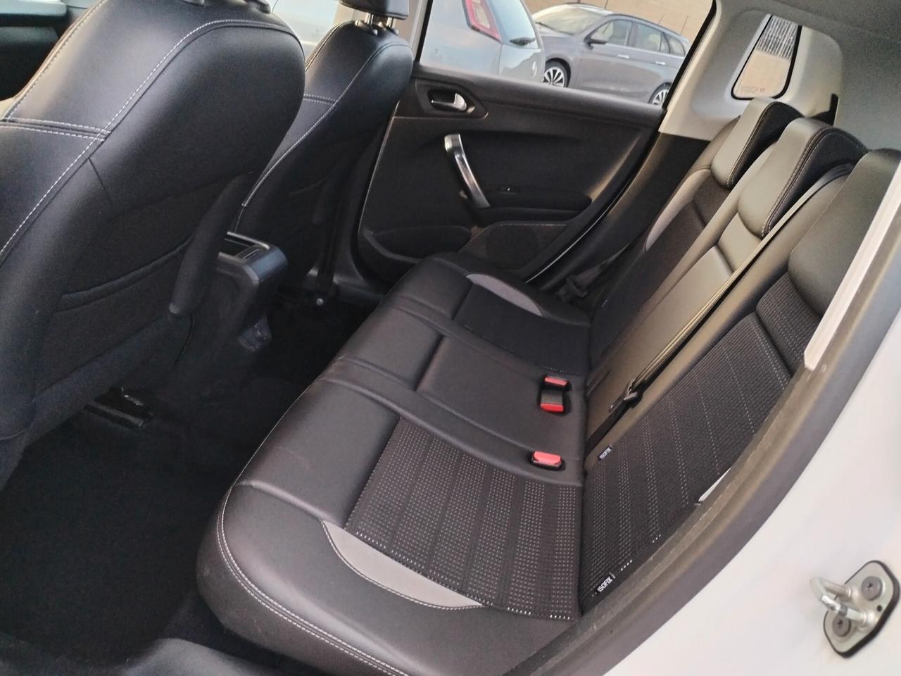 Peugeot 2008 BlueHDi 120 S&S Féline 2015