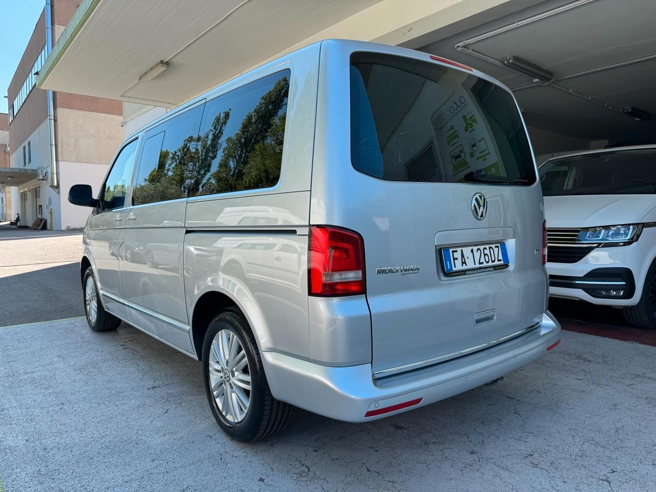 Volkswagen Multivan T5 2.0TD HIGHLINE 140cv DSG 7P